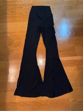 OFFLINE Crossover Flare Leggings